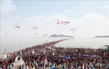 ‘Jindo Sea-Parting Festival’ Captivates Nationals, Expats