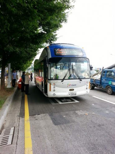 The World’s First Electric Buses Powered on ‘Recharging Road,’ Wirelessly