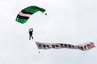 S. Korean, U.S. Troops Perform ‘Friendship’ Jump to Mark 70th Alliance Anniv.