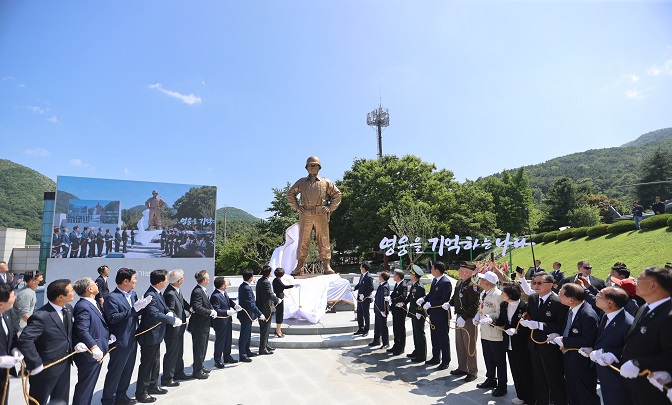 A statue of the late Korean War hero Gen. Paik Sun-yup is unveiled during a ceremony held at a war memorial in the southern county of Chilgok, 215 kilometers southeast of Seoul, on July 5, 2023, in this photo provided by the veterans ministry.