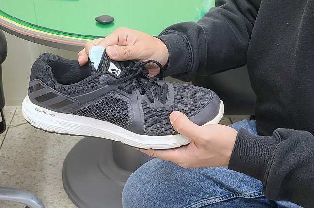 Police Cpl. Park Jong-sun explains how to use smart tag affixed inside shoes at the Gwangju Dongbu Police Station in the southern city of Gwangju on April 12, 2023. (Yonhap)