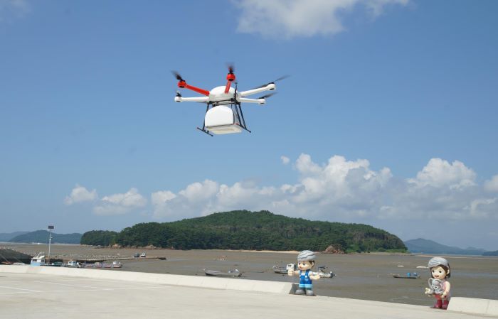 A drone delivery service demonstration (Yonhap)