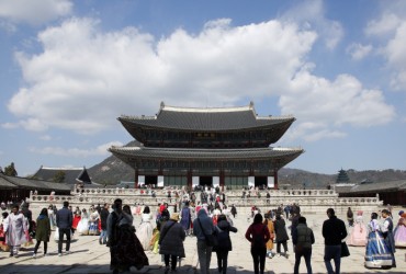Joseon Palaces, Tombs Draw Record Number of Visitors in 2019
