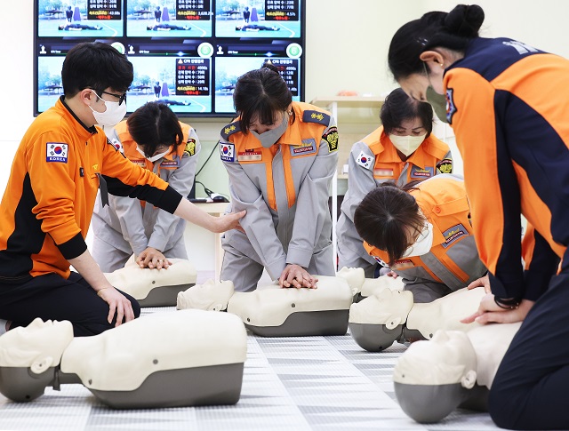 CPR Training System to be Installed in Public Phone Booths in Seoul