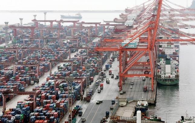 S. Korea’s Exports to China Tumble 26 pct in H1: Data