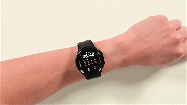 An image of using the Galaxy Watch 5 to check a user's sleep patterns
