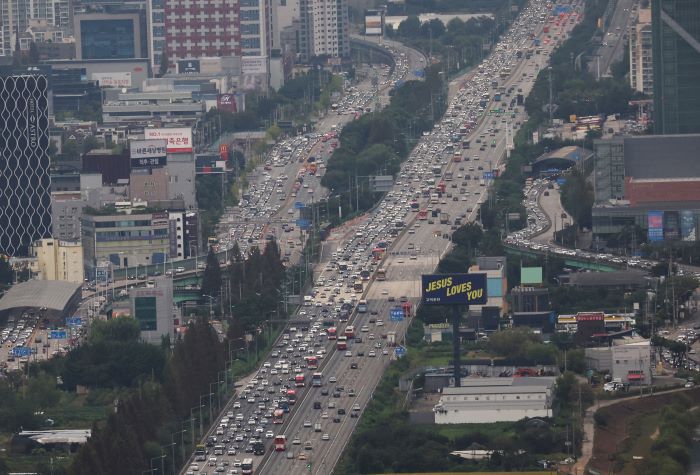 Highway Gridlock Persists as Extended Chuseok Holiday Approaches