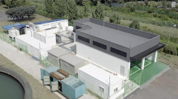 The facility produces hydrogen by electrolyzing water with electricity generated by small hydroelectric power. (Image provided by the Ministry of Environment)